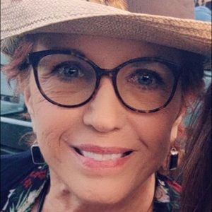 Meet your Posher, Leslie